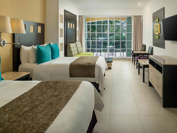 Habitación familiar con tres camas.