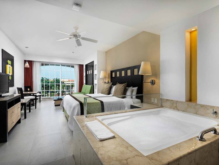 Junior suite with a jacuzzi and TV