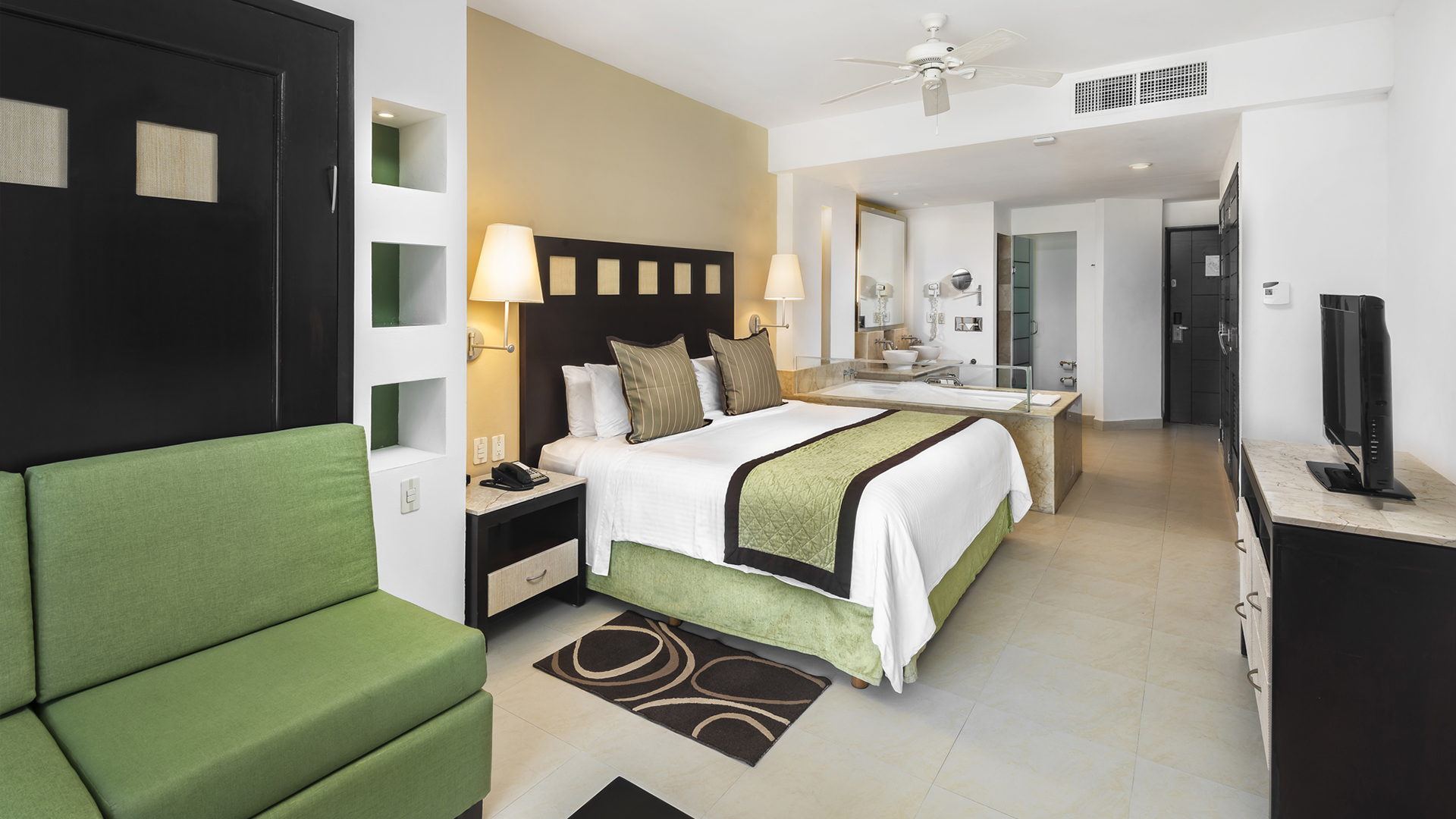 Suite estudio con una cama y zona de estar