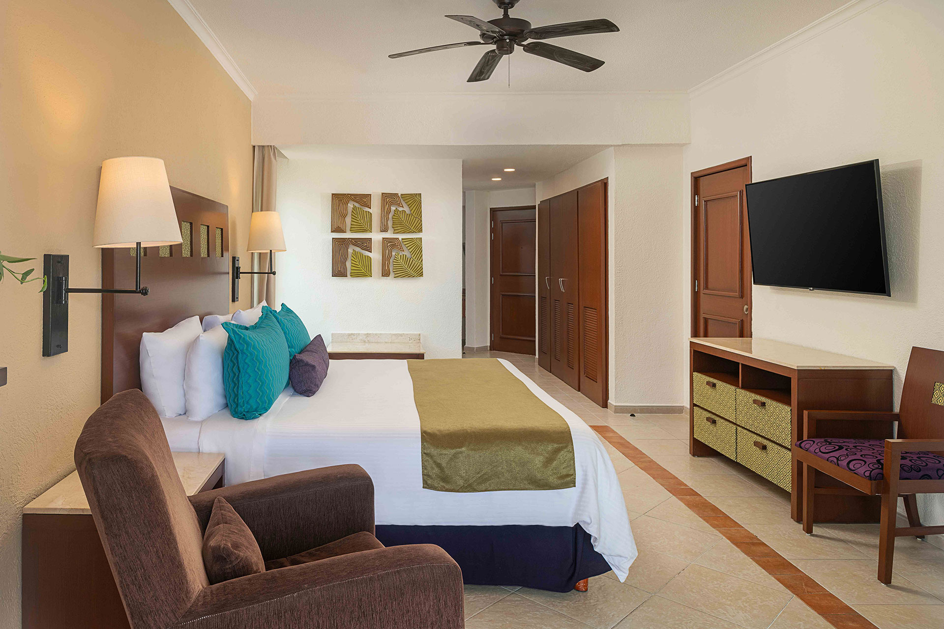 Luxury double room with a flat-screen TV