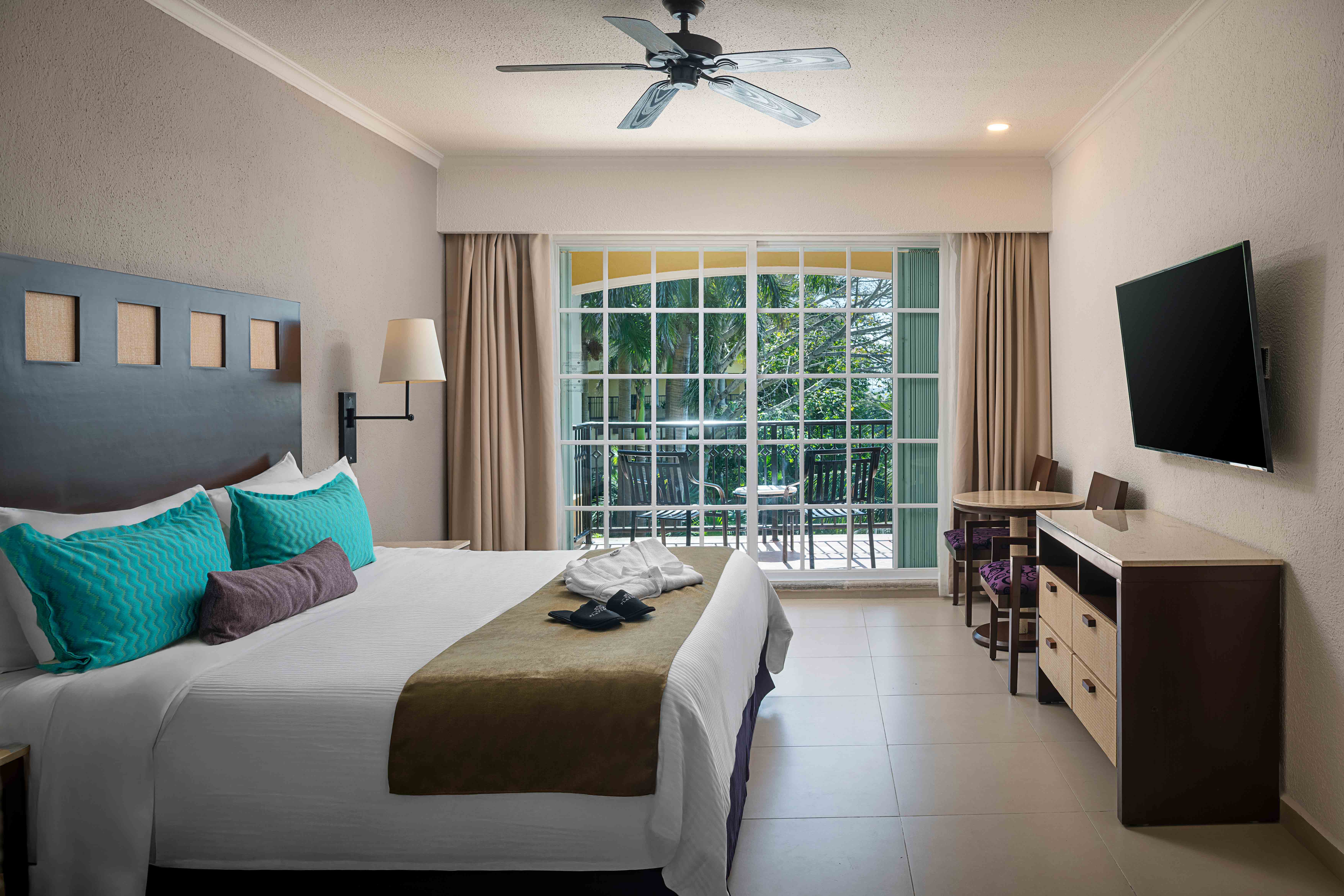 One bedroom suite platinum with dining area