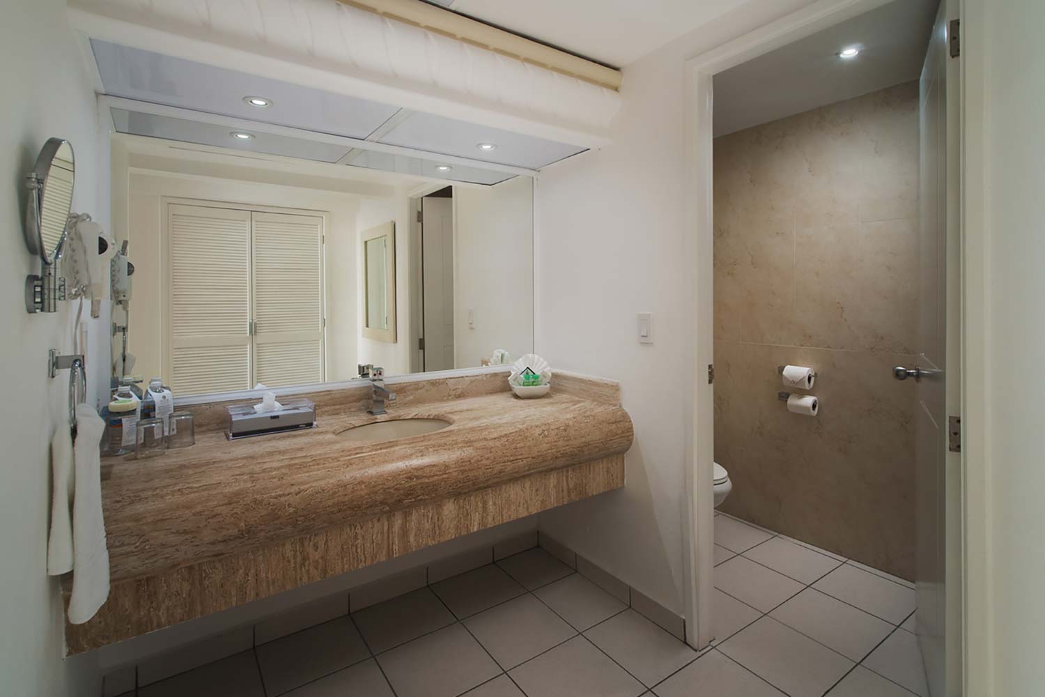 One bedroom suite bathroom