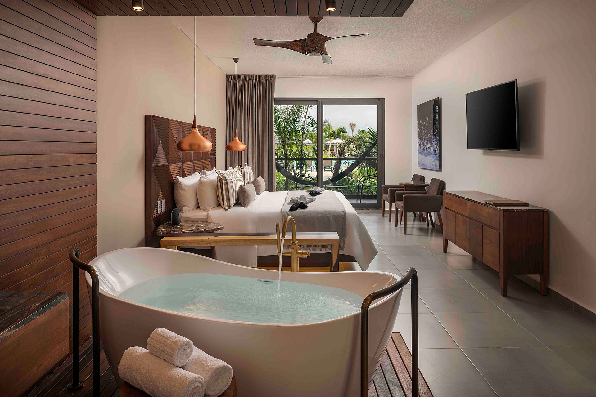 Luxury King with Tub Platinum room